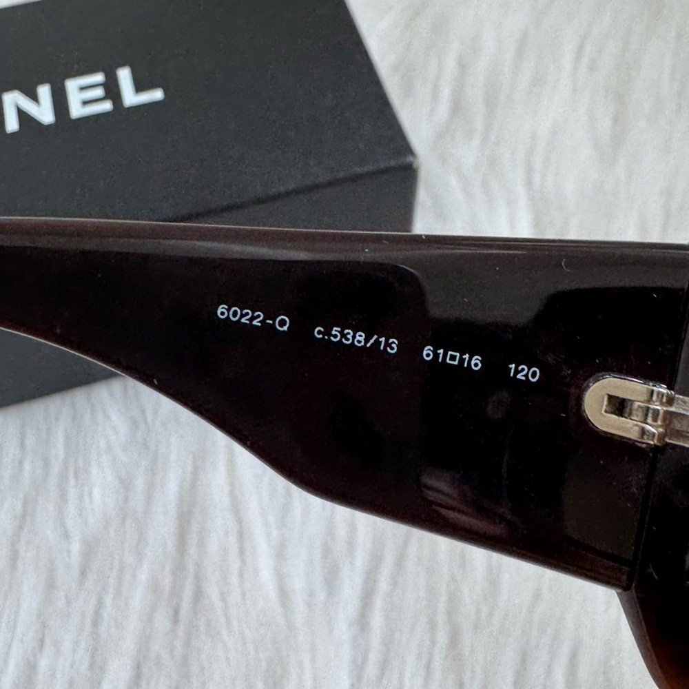 Authentic vintage Chanel brown crocodile embossed 6022 logo sunglasses - Picture 8 of 11